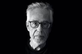 El Magnànim revive la "ebullición cultural" de los 80 con los rostros y  gestos captados por Andrés Castillo