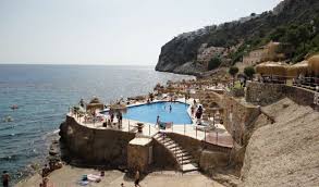 The sound of the waves, the blue sky and the sun kissing you face.you are still in time to feel it at beach club gran folies. Ich Will Mee H R Seh N So Viele Schone Beach Clubs Auf Mallorca Slow Travel Mallorca