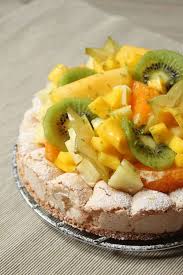 Tarte Dacquoise Aux Fruits Exotiques Surprises Et Gourmandises Dessert Noel Aux Fruits Fruits Exotiques Gateau D Anniversaire Aux Fruits