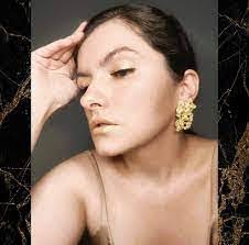 Lisa Leen's Instagram, Twitter & Facebook