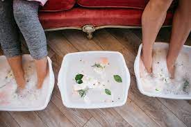 This Diy Tween Spa Party Would Make Even A Grown Woman Jealous Diy Spa Birthday Party Birthday Party For Teens Spa Birthday