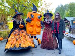 Nach angaben der kölner bezirksregierung gibt es in der region immer wieder notrufe, da personen grund für die schwerste unwetterkatastrophe in deutschland seit jahrzehnten ist ein tiefdruckgebiet, das seit tagen über. Legoland Deutschland Die Legoland Halloween Weeks Sind In Vollem Gange Und Was Darf Da Naturlich Nicht Fehlen Ganz Klar Susses Oder Saures Das Gibt Es Entweder Live Bei Uns