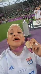 Im looking for romance readers who love the following: 🌟🌟🌟 -Best  Friend's Brother -Dual POV -Found Family -Secret Tattoo -Small Town  -Snowed-in -Forced Proximity -One bed If this sounds like you, Im