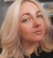 Sarah Ivey's Instagram, Twitter & Facebook