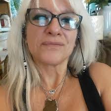 Tamara Light's Instagram, Twitter & Facebook