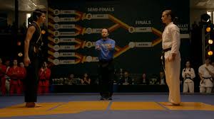 Le plus grand catalogue de films gratuits du web. Why Cobra Kai Fans Have A Problem With The Season 1 Finale