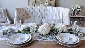 Ditch the romance and invite your single gal pals over for a valentine's day dinner party. Elegant Valentine S Day Dinner Party Decor Gold Designs