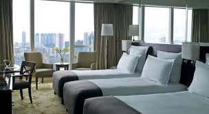 前身為美利大廈、經活化後變成的美利酒店，近日推出優惠酒店住宿餐飲套票，不單止能可免費將客房升級，更包食早、晚餐和下午茶，用荀價豪嘆兩日一夜。 【info】 美利酒店住宿飲食體驗套票 銷售日期：即日至4月30日 入住日期：即日至8月31日 酒店地點：香港特別行政區中環紅棉路22號. é¦™æ¸¯æœ—è±ªé…'åº—