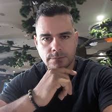 edwin moya (@emopla)