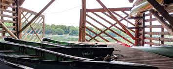 Boating is available in the park. Bootshaus Am Max Eythsee Teambuilding Veranstaltungen