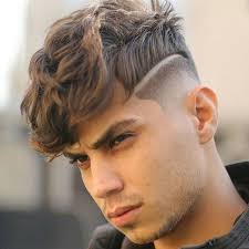 26 Neue Trendige Gewellte Frisuren Fur Manner In 2020 Frisuren Mit Wellen Manner Frisuren Frisuren