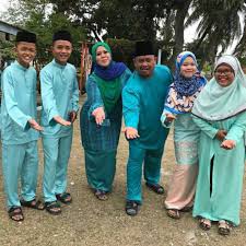 .sepahtu 2020 rahim sepahtu dan isteri rahim sepahtu isteri pertama dan kedua rahim sepahtu kahwin dua rahim sepahtu terkini rumah jep sepahtu sepahtu reunion live 2020 adalah satu sitkom yang menampilkan kumpulan pelawak terkenal sepahtu dibarisi oleh jep shuib pak ya dan juga rah. Mingguan Wanita Waahh Betulbetulraya Ni Senang Rahim Facebook