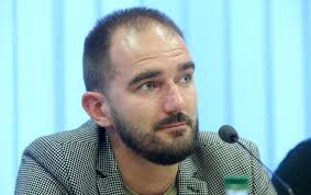 Разговоров о своей личной жизни избегает, но в то же время в одном из недавних интервью (в ответ на вопрос о возможных служебных романах во время. Nardep Vid Slug Yurchenko U Lvovi Vchiniv Dtp Pid Diyeyu Narkotikiv Zmi Novinarnya