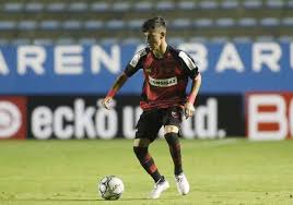 Ao todo, a negociação entre o time brasileiro e as 'águias' foi fechada em 18 milhões de euros (algo em torno de r$ 117 milhões). Ex Alvo Do Corinthians Oeste Empresta Atacante Pedrinho Ao Athletico Futebol Ge