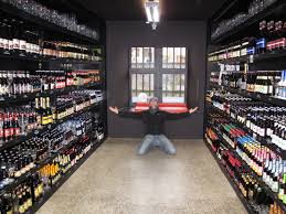Beer Shop Heaven In Bruges Loja De Bebidas Decoracao De Bar Loja De Conveniencia