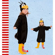 Für dieses kinderkostüm brauchen sie ein schwarzes oberteil sowie gleichfarbige strumpfhosen, schuhe, eine kordel, einen haarreif und bastelpappe in schwarz sowie kajalstift, kleber, schere, nadel und faden. Kostum Rabe Socke 2 Tlg Rabe Socke Mytoys