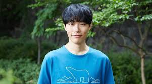 He plays the character of je soo ho, who is a genius savant and ceo of a game production company. Ryu Jun Yeol Dipuji Produser Lucky Romance Netter Dia Memang Bertalenta