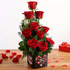 Red roses are the ideal valentine's day gift. Valentine Flowers Online Valentines Day Flower Delivery Ferns N Petals