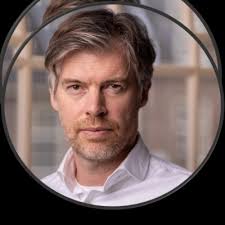 Past monday I started a new challenge as Private Equity Intern at Smile  Invest. I'm excited to dive into the world of Private Equity and eager to  learn as much as possible