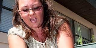 Rochelle Roper's Instagram, Twitter & Facebook