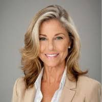 Lisa Mickle's Instagram, Twitter & Facebook