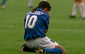 Ripeto che questa è solo una pagina dedicata a lui e purtroppo i. Wallpaper Italy 1994 Roberto Baggio The Divine Ponytail Not Scored From The Penalty Spot Images For Desktop Section Sport Download