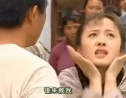 为儿子扔掉女儿，多年后相认！弃养女婴对亲妈说：真的感谢你