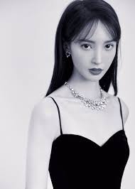 Jin Chen is sleek for the opening ceremony of the Shanghai International  Film Festival with film, SWAT. #特警队 #金晨 #jinchen #ginajin #SIFF2019