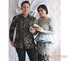 Couple kebaya batik couple tunangan wisuda nikahan kondangan terbaru merupakan ragam galeri tentang seni motif batik serta berbagai batik yang terbaik dan terlengkap. Organza Fashionsista Co Model Model Fashion Terbaru 2021