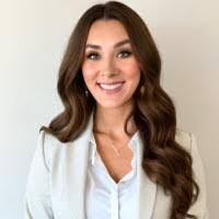 Sarah Stefanski's Instagram, Twitter & Facebook