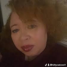 MarvinsMotivationalMoment Sometimes its better to keep silent than to tell  others what you feel because it will only hurt you when you know they can  hear you but they can't understand.