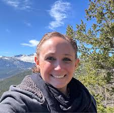 I wa not familiar with David Hockney before Ted Lasso (artwork behind  Rebecca's desk that she hated in S1). But today when I saw an article about  this artist, I thought, I