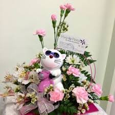 77,000(2010 census), is a city in the midwest state of illinois in the united states of america, on the classic route 66 highway across the country. Florists In Bloomington Yelp
