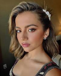 Isabela Moner Isabela Moner Green Hair Girl Beauty
