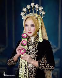 Baju pengantin adat jawa islami sesuai syar i tips memilih dan ide. Pengantin Adat Jawa Hijab Serba Pengantin