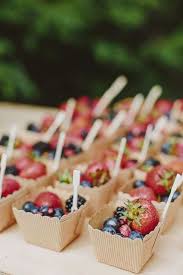 Mariage 14 Petits Details Pour Le Vin D Honneur Bloom Events Coaching Mariage En 2020 Gateaux De Mariage Traditionnels Fruits Mariage Gateau Mariage