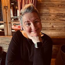 Haarscharf by Sabine Maue