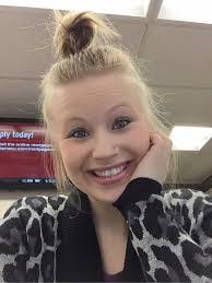 Mandi Ingram's Instagram, Twitter & Facebook