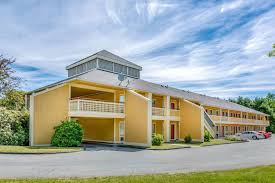 Local legend claims that freeport was the birthplace of maine, the decision to separate from massachusetts having been made in a local tavern way back in 1789. Econo Lodge Freeport Brunswick Area Freeport Updated 2021 Prices