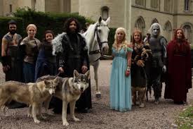 Eine hochzeit im game of thrones ist lediglich eine rechtliche beziehung, hat aber, wie die grafik zeigt, wenig einfluss darauf, ob sich zwei figuren lieben oder hassen. Heiraten Wie In Game Of Thrones