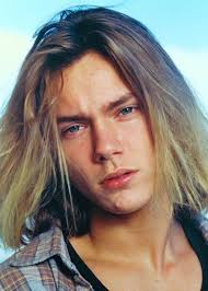 River Phoenix Long Hair Szukaj W Google River Phoenix Phoenix Cantores