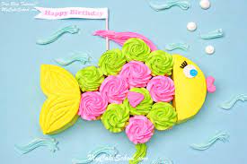 We love the color combination and cute smiley face on the butterfly too! 41 Easy Birthday Cake Decorating Ideas That Only Look Complicated