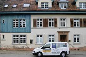 Die nachricht über „den wilden, der in einem loch gefangen gehalten worden war verbreitete sich rasend schnell im ganzen land und über die. Kasper Hauser Schule Schweigmatt Schopfheim Badische Zeitung Ticket