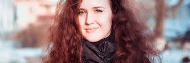 Strizza l'acqua in eccesso usando un panno per assorbirla. Trovo I Miei Ricci Troppo Voluminosi Che Cosa Fare