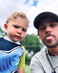 auditions for his aunt are now open: (uncle included)