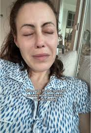 Andar se hum toot gaye hain bahar se