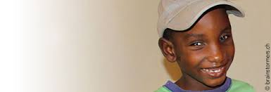 ఉన్నప్పుడు norrie వ్యాధి చిన్ననాటి, అబ్బాయిలలో కంటి అభివృద్ధి. Norrie Syndrom Patenkind Kamerun Edea Blinder Junge Littoral Kamerun Hilfe Afrika Spenden Patenschaft