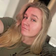 On Track and Focused** 🔥 Cutting weight is going well, thanks to my  husband's (@austin.hamlett )nutrition advice and meal prep skills. Cardio  is 4 X a week 30 min