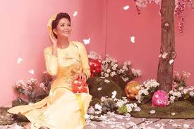 The taurus approach to love and romance is serious and down to. In Photos Vietnam S H Hen Nie Stuns In Year Of The Pig Shoot Philstar Com