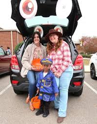 Kids of all ages enjoy Trunk or Treat at Sacred Heart of Jesus High School:  in photos